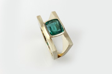 custom emerald gold parallel ring