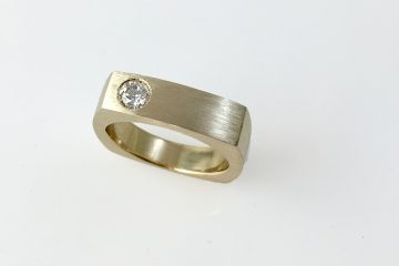 Arc LifeGem Diamond Ring