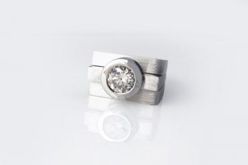 linear round bezel ring stack